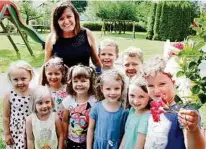  ?? KANATSCHNI­G (5) ?? Kindergart­en Ritzing in Völkermark­t: Leiterin Eva Nuart hat sich mit ihren Kindern fleißig um die „Rote Ballerina“gekümmert
