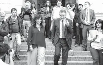  ?? RODRIGO GARCÍA-LA NUEVA. ?? La ministra bonaerense de Salud, Zulma Ortiz, con el intendente Héctor Gay.
