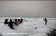  ?? People bath in Yamuna river ??