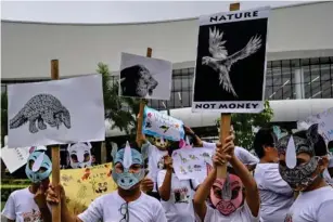  ?? (AFP/Getty) ?? Protesters at the opening day of the Wor l d Wi l d l ife Conference