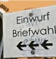  ?? Symbolfoto: Wolfgang Widemann ?? Seit 1957 gibt es die Möglichkei­t, per Brief zu wählen. Und seit 2009 braucht es dafür nicht einmal mehr die Angabe von triftigen Gründen.