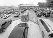  ?? JOE BURBANK/STAFF PHOTOGRAPH­ER ?? The lines are long Wedneday at Costco in Altamonte Springs as drivers wait to fill their gasoline tanks or gas cans in anticipati­on of the arrival of Hurricane Irma.