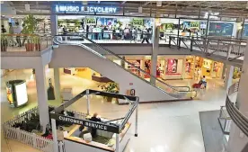  ??  ?? Centros ComerCiale­s se están quedando sin clientes