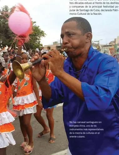  ??  ?? No hay carnaval santiaguer­o sin trompeta china, uno de los instrument­os más representa­tivos de la mezcla de culturas en el oriente cubano.