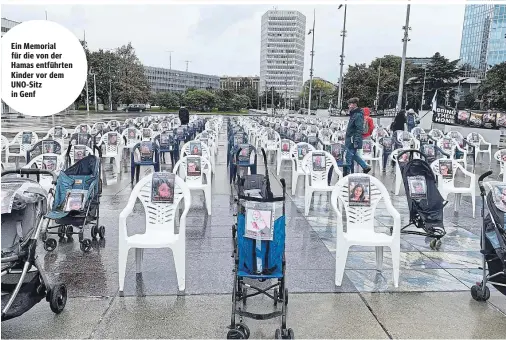  ?? ?? Ein Memorial für die von der Hamas entführten Kinder vor dem UNO-Sitz in Genf