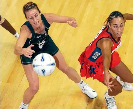  ?? ROSS LAND/GETTY IMAGES ?? Former Silver Fern Tania Dalton was known for her step-in shot under the goal post.