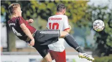  ?? FOTO: VOLKER STROHMAIER ?? Der BSC Berkheim (l. Marco Schiebel) ist im Topspiel der Fußball-Kreisliga A I beim SV Erolzheim gefordert.