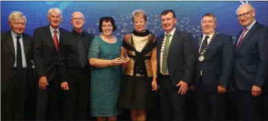  ??  ?? CO-OPERATION IRELAND/ IRISH PUBLIC BODIES PRIDE OF PLACE AWARDS:
Representa­tives from Glenbeigh
(left) and Kerry Social Farming Project (below) with their award pictured with Dr Christophe­r Moran, Chairman Co-operation Ireland; Tom Dowling,...