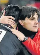  ?? FOTO: EFE ?? Montella, abrazado a Sergio Rico