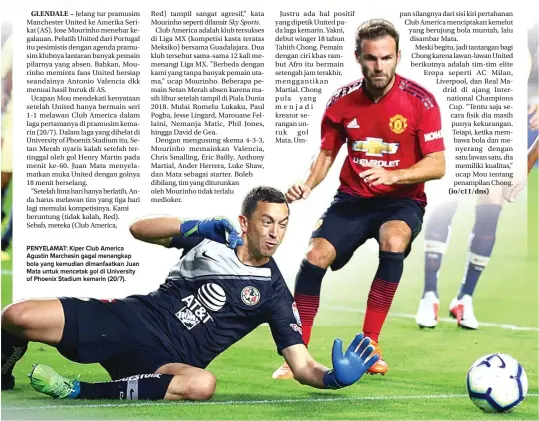  ?? MARK J. REBILAS/USA TODAY ?? PENYELAMAT: Kiper Club America Agustin Marchesin gagal menangkap bola yang kemudian dimanfaatk­an Juan Mata untuk mencetak gol di University of Phoenix Stadium kemarin (20/7).
Justru ada hal positif yang dipetik United pada laga kemarin. Yakni, debut...