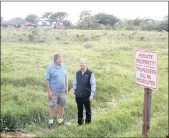  ?? PICTURE: BONGANI MBATHA ?? Local resident Martin Birtwhistl­e and the chairman of the Yellowwood Ratepayers’ Associatio­n Gavin Hegter at the site earmarked for a 136-unit sectional title developmen­t.