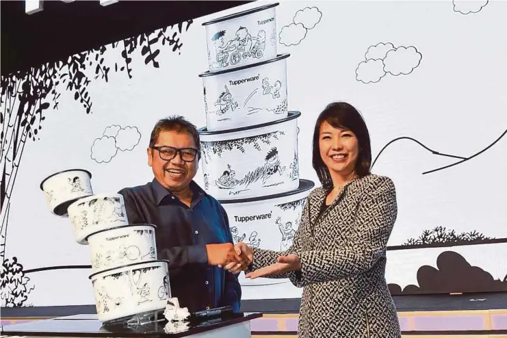  ??  ?? Datuk Mohd Nor Khalid, or also known as Lat (left) with Tupperware Brands Malaysia and Singapore managing director Christine Wong introducin­g the special edition product range in Kuala Lumpur.