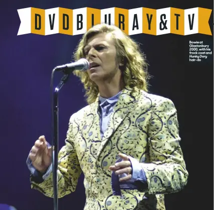  ??  ?? Bowie at Glastonbur­y 2000, with his frock coat and hunky Dory hair-do