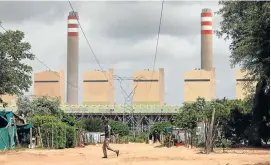  ?? Picture: ALAISTER RUSSELL ?? NASTY NEIGHBOUR: Medupi power station is right next to the Marapong settlement in Limpopo