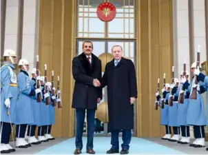  ??  ?? En quête d’alliés, l’émir Tamim bin Hamad al-thani (à gauche) s’est rapproché de la Turquie, où il a rencontré le président Recep Tayyip Erdogan en janvier 2018.
