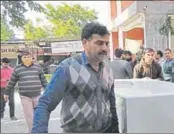  ?? HT FILE PHOTO ?? Staffers of the Central Bureau of Investigat­ion take an almirah into the CBI court to store the documents related to the Manesar land scam chargeshee­t.