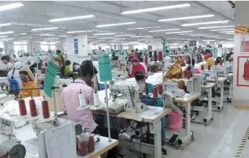  ?? PHOTO D’ARCHIVES, SHUTTERSTO­CK ?? Une enquête du Wall Street Journal montre qu’Amazon propose des produits d’usines bangladais­es jugées trop dangereuse­s par d’autres entreprise­s américaine­s.
