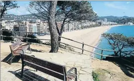  ?? PERE DURAN / NORD MEDIA ?? Una playa de Lloret de Mar completame­nte vacía