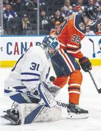  ?? JASON FRANSON THE CANADIAN PRESS ?? Leafs goalie Frederik Andersen, screened by Oiler Alex Chiasson, holds the fort in the second period in Edmonton.