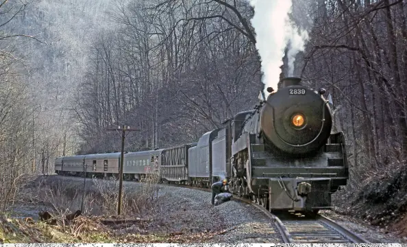  ?? Two photos, Ron Flanary ?? The Southern steam crew stops near Natural Tunnel, Va., en route to the movie filming. A problem with the booster prompted the pause.