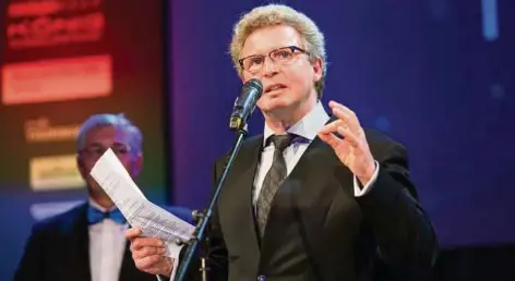  ?? Foto: Paul-Philipp Braun ?? Engagement für eine freie Presse: Ulli Sondermann-Becker erhielt den Thüringer Journalist­enpreis .
