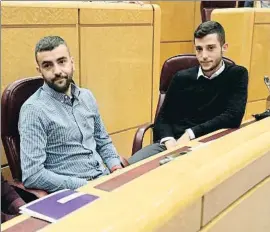  ?? EMILIA GUTIÉRREZ ?? J. (izq.), ayer en el Senado, sólo aspira a sacar a su hermano adelante