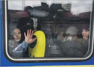  ?? Marcus Yam Los Angeles Times ?? WOMEN AND children fill trains in March as war was drawing closer to Irpin, Ukraine.