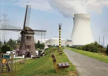  ?? Photo: Shuttersto­ck ?? Après l'arrêt définitif de la centrale de Doel 3, la Belgique compte encore six réacteurs nucléaires, trois en Flandre et trois en Wallonie.