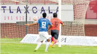  ?? /EVERARDO NAVA ?? El 10 a favor de Tlaxcala FC fue obra de Giovani Hernández al minuto 31 del primer tiempo, tanto que concretó de cabeza