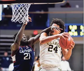  ?? Matt Slocum / Associated Press ?? Villanova’s Jeremiah Robinson-Earl, right, pulls in a rebound against UConn’s Adama Sanogo during the first half on Saturday.