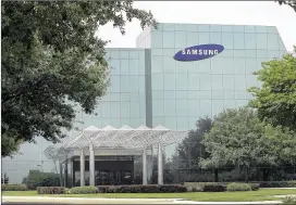  ?? LAURA SKELDING / AMERICAN-STATESMAN 2014 ?? Samsung Austin Semiconduc­tor, which has a chip production site in Austin, received a sixmonth contract extension of its discount electric rates.