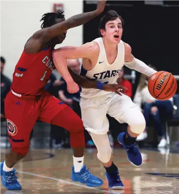  ?? ALLEN CUNNINGHAM/SUN-TIMES ?? Luke Scheffers (right) and St. Charles North advanced to a winnable McHenry Sectional.