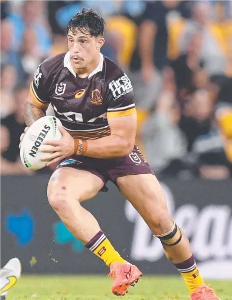  ?? ?? Kotoni Staggs runs the ball. Picture: NRL Imagery