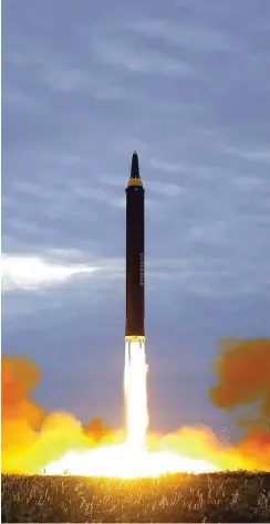  ?? Foto: AFP/KCNA ?? Start einer Mittelstre­ckenrakete des Typs Hwasong-12