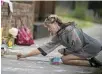  ?? PHOTO: STAR TRIBUNE ?? IN MINNEAPOLI­S: A woman leaves a message outside the home of Justine Damond.