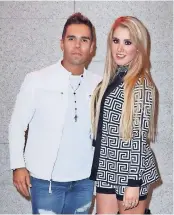  ??  ?? emir Pabón y su esposa, embarazada de 6 meses, viajaban en un automóvil que se impactó en un poste en la autopista Este de Texas