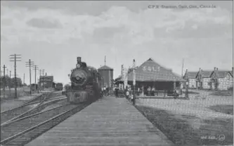  ?? RYCH MILLS COLLECTION ?? Until 1971, homes along Malcolm Street had a front-row seat for CPR trains stopping at Galt’s station. The First World War era postcard finds a westbound engine pausing while passengers board.