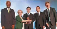  ?? PAN ZHONGMING / CHINA DAILY ?? Surrounded by UN officials, three generation­s of Saihanba Afforestat­ion Community workers receive the Inspiratio­n and Action Award on Tuesday in Nairobi, Kenya.