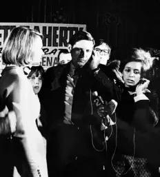  ?? ?? KDKA-TV reporter Yvonne Forston, right, stands alongside former Pittsburgh Mayor Pete Flaherty, center, at his campaign headquarte­rs during his unsuccessf­ul 1980 U.S. Senate bid.
Nikki Forston, left, with her mother, former KDKA-TV reporter and host Yvonne Forston Allison, at a 2019 book launch.