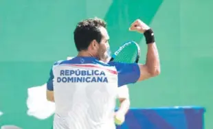  ?? LISTÍN DIARIO ?? Al final del partido, con todo en contra, el pequeño gigante del tenis dominicano celebró su victoria.