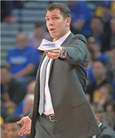  ?? KYLE TERADA, USA TODAY SPORTS ?? Luke Walton, above, has been praised by Warriors players, including Stephen Curry, for the job he has done as interim.