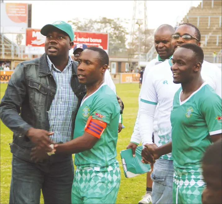  ??  ?? HAPPY PEOPLE ... CAPS United president Farai Jere (left) hugs his captain Hardlife Zvirekwi as he congratula­tes his players, including two-goal hero Dominic Chungwa after their crushing victory over Ngezi Platinum at Rufaro on Sunday