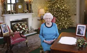  ?? YUI MOK/THE ASSOCIATED PRESS ?? The Queen poses after praising British Olympic and Paralympic athletes in a pre-recorded Christmas broadcast.