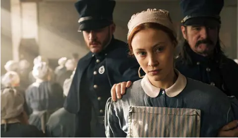  ??  ?? WOMAN ACCUSED: Sarah Gadon (above) as Grace Marks in ‘Alias Grace’. Marks (left) in a contempora­ry courtroom sketch