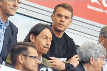  ?? FOTO: IMAGO ?? Manuel Neuer (Mi.), hier beim Spiel der Bayern gegen Eintracht Frankfurt, hat genug vom zusehen.