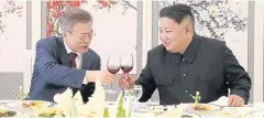  ?? REUTERS ?? Moon Jae-in makes a toast with Kim Jong-un during a luncheon at Samjiyon Guesthouse in Ryanggang province, North Korea.