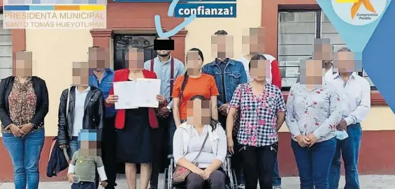  ?? / FOTOS CORTESÍA MAYRA KARINA ?? funcionari­o de Santo Tomás Hueyotlipa­n, ha amenazado a la profesora