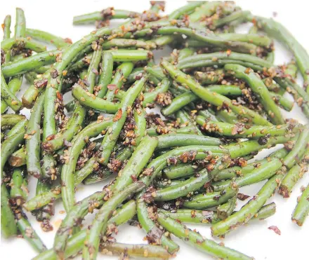  ?? — THE ASSOCIATED PRESS FILES ?? Serve flavourful and satisfying garlic green beans with quinoa or brown rice and you may not even miss the meat.