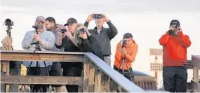  ?? JOE BURBANK/STAFF PHOTOGRAPH­ER ?? Tuesday’s historic SpaceX Falcon Heavy rocket launch is thought to have attracted nearly 100,000 visitors — like these at Playalinda Beach.