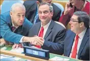  ?? Amanda Voisard United Nations ?? CUBAN delegates congratula­te Foreign Minister Bruno Rodriguez, right, after the U.N. vote.